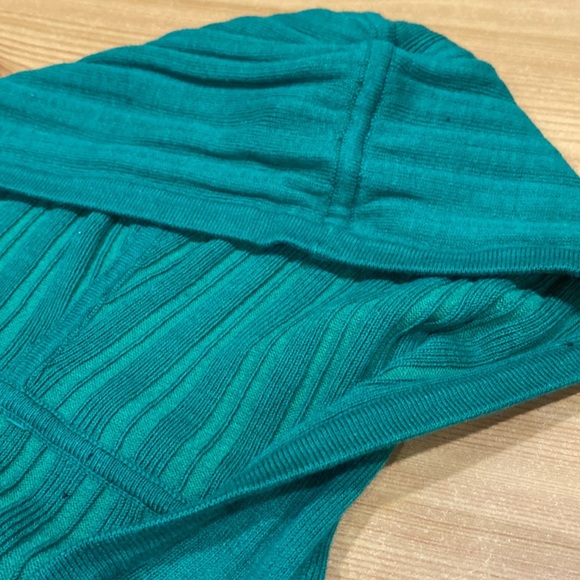 Hooded Sweater For Women - Picture 9 of 9